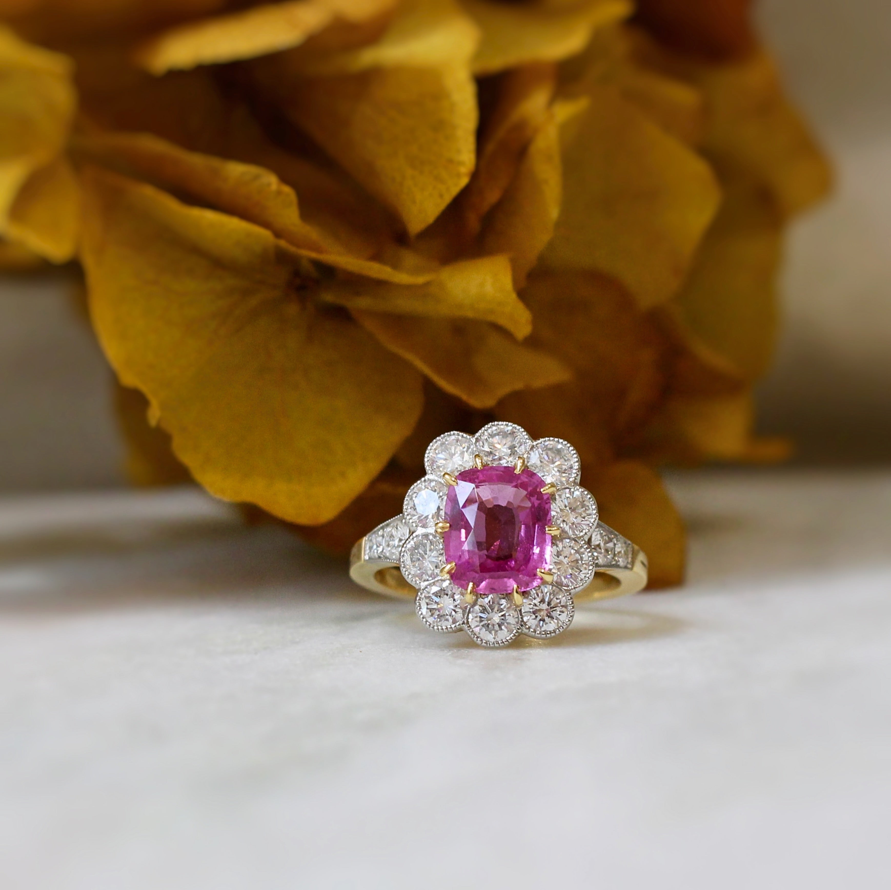 Bague marguerite et Saphir rose coussin bijouterieballanger