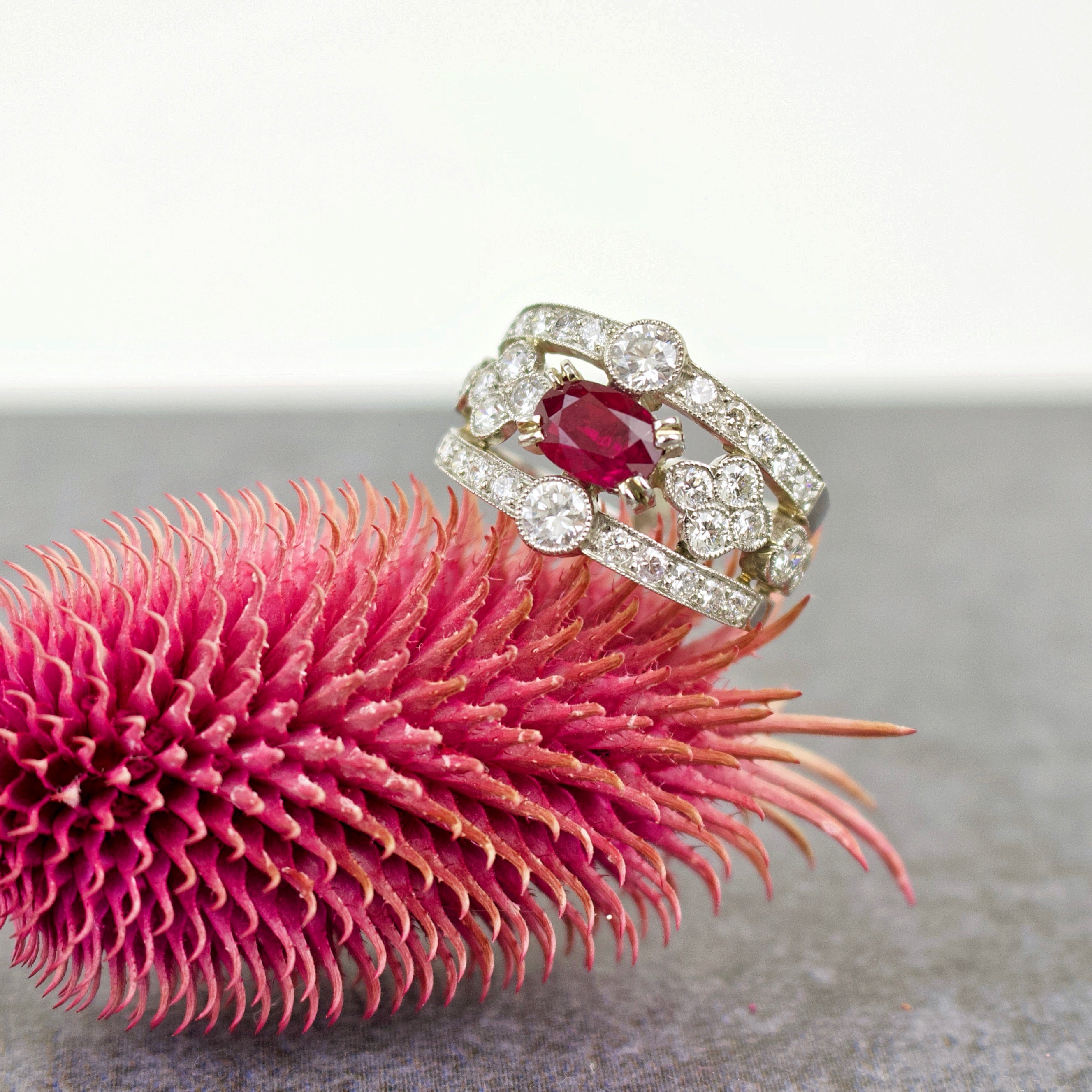 Bague bandeau rubis et diamants