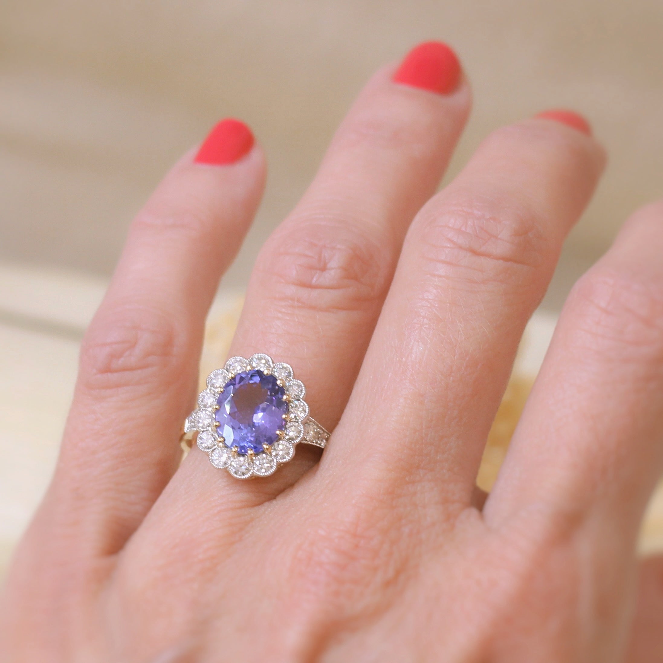 Bague Marguerite Tanzanite ovale 3 15 carats bijouterieballanger